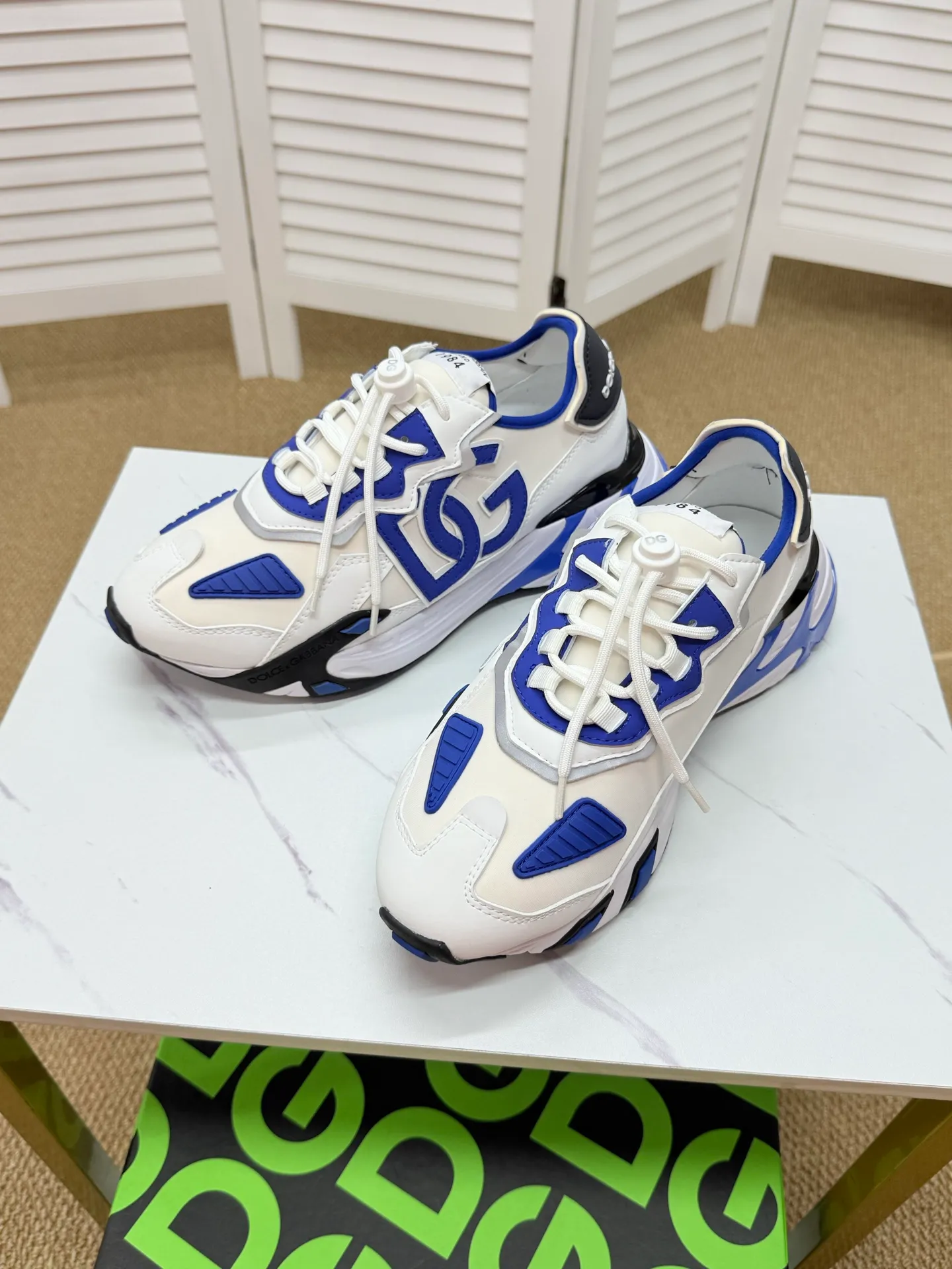 Men's clothing and shoes 260. The latest sports and casual shoes for couples (DG) are fashionable and versatile, and can add luster to various looks. Create an exquisite design with unique dynamic vitality and modern atmosphere, showing modern elegance. Size: 35-46 (custom-made sizes 45 and 46 are non-refundable) Se